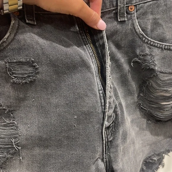 COPY - Levi Jean ripped shorts - Picture 4 of 9